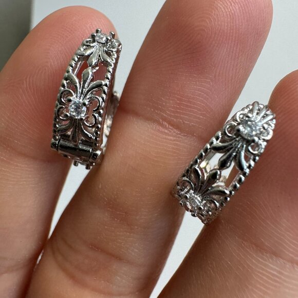 Vintage-Inspired Silver Tone Hoop Earrings - Picture 5 of 10